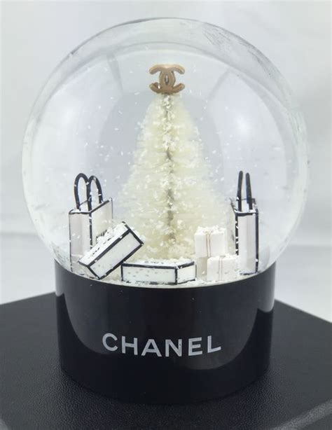 Palla di vetro con neve CHANEL “Profumo Chanel n. 5” 